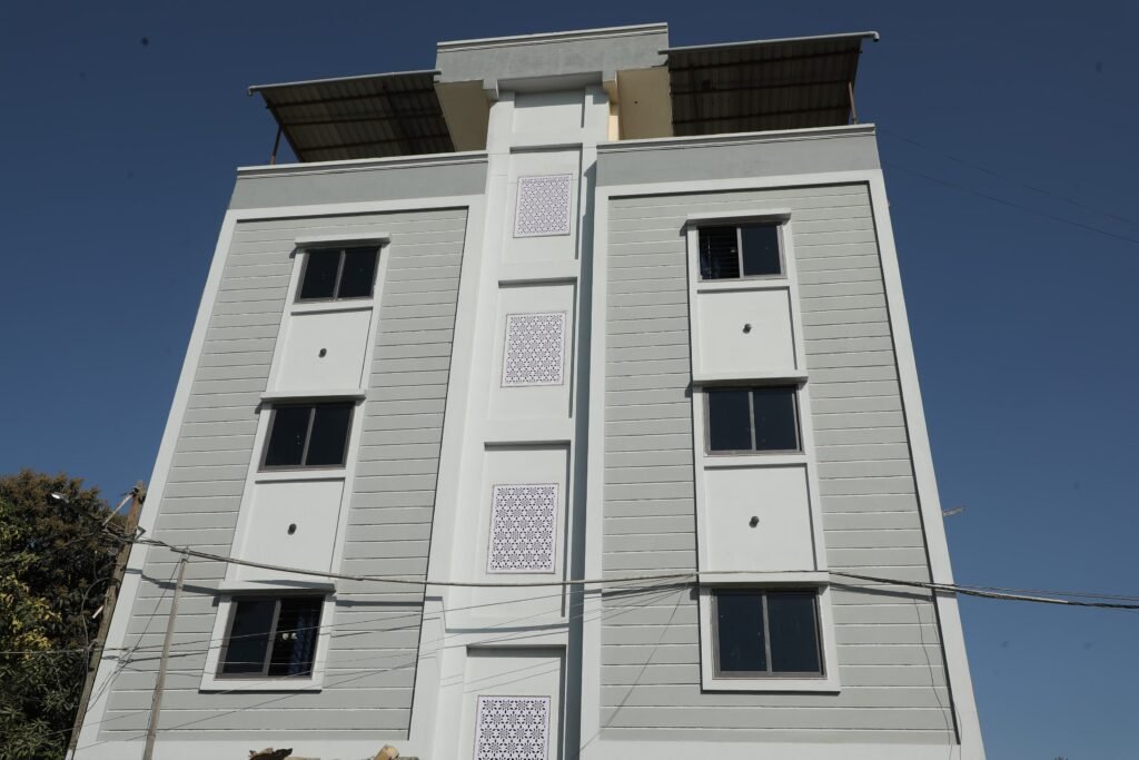 Best Hostels Near Vishnupuri & Bhanwarkua